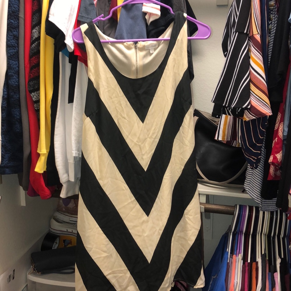 cute dress!